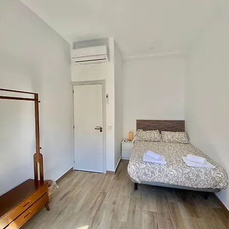 Triana Riverside 호스텔