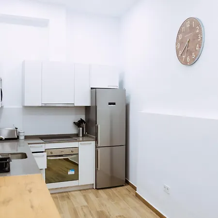 Triana Riverside Hostel *