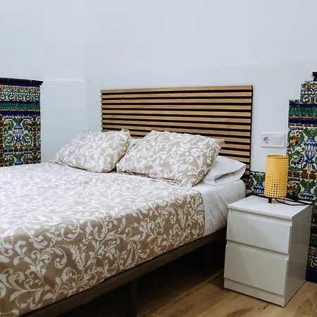 Hostel Triana Riverside *