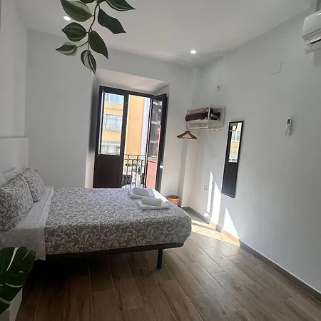 호스텔 Triana Riverside *