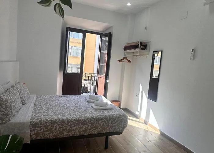 Hostel Triana Riverside *