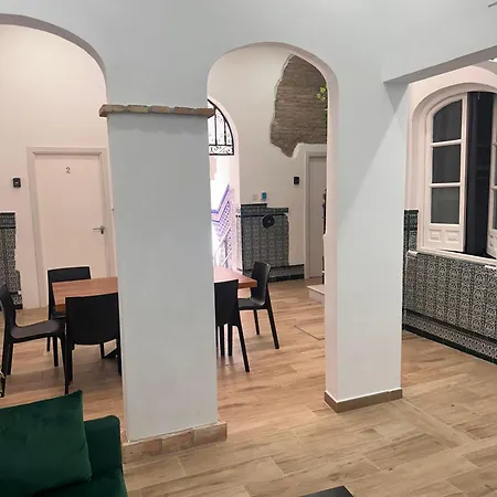 Hostel Triana Riverside *