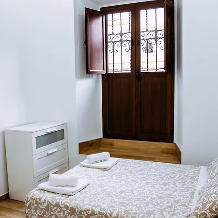 Triana Riverside Hostel Sewilla