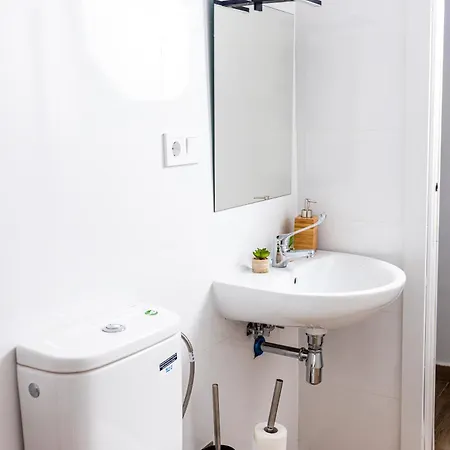 Triana Riverside Hostel *