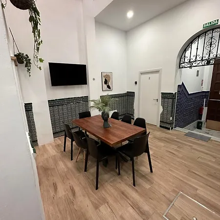 Hostel Triana Riverside *