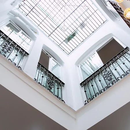 Triana Riverside Hostel *