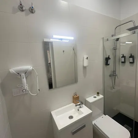 Triana Riverside Hostel *